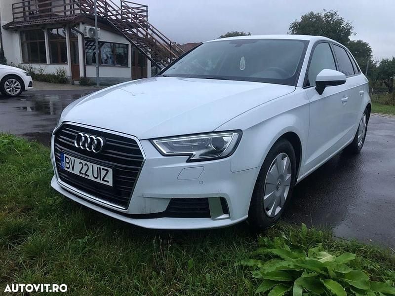 Culoarealb Utilizat 2018 Audi A3 Sportback Hatchback | 9.990 EUR (Super Preț) - Imagine 1/4