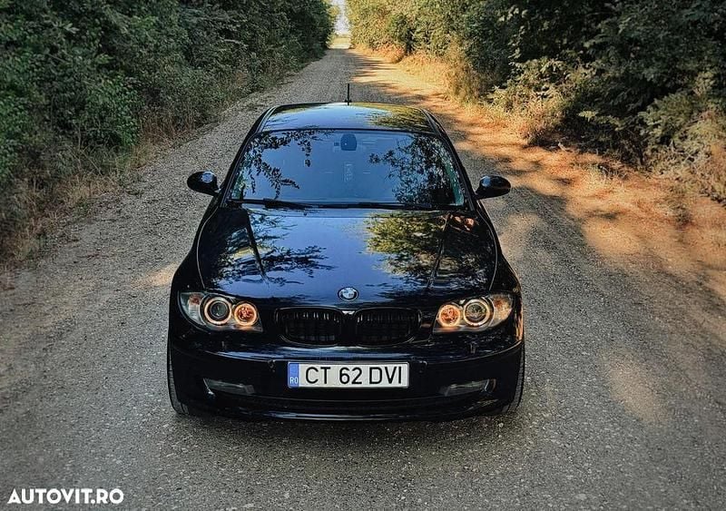 Culoarealbastru Utilizat 2009 BMW 118 Sport Line Hatchback | 4.500 EUR (Preț OK) - Imagine 1/4