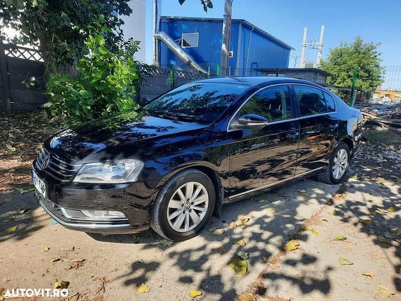 Culoarenegru Utilizat 2011 VW Passat Comfortline Break | 5.900 EUR (Preț OK) - Imagine 1/4