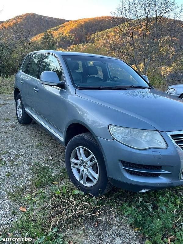 Culoareargint Utilizat 2009 VW Touareg SUV | 5.900 EUR (Preț bun) - Imagine 1/4