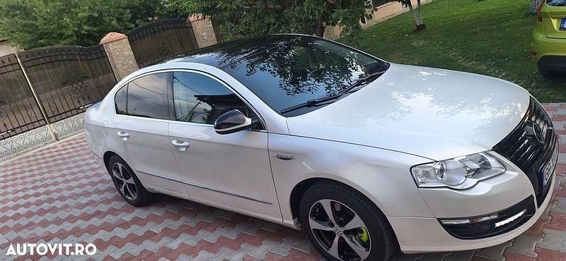 Alb Utilizat 2006 VW Passat Comfortline Berlinǎ | 3.900 EUR (Scump) - Imagine 1/4