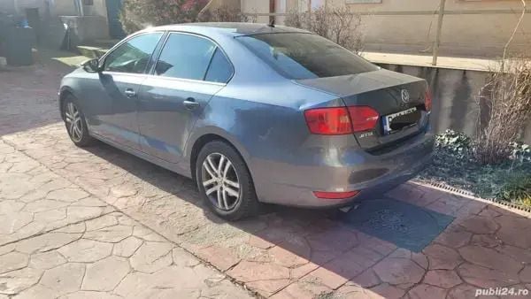 Gri Utilizat 2012 VW Jetta Berlinǎ | 5.499 EUR (Preț OK) - Imagine 1/4