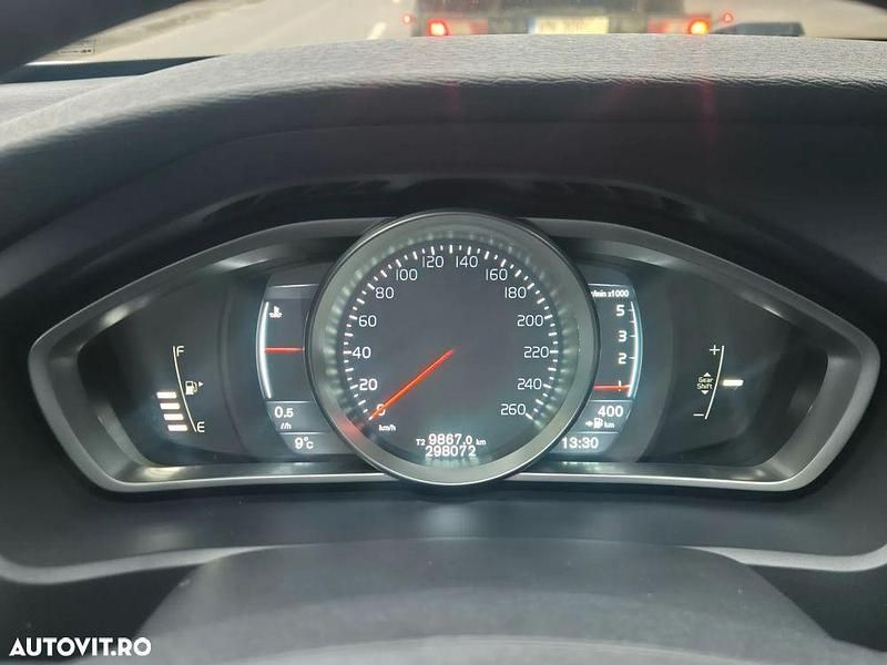 Second-hand Volvo V40 149 CP (109 kW) 2015 Culoarealb Hatchback