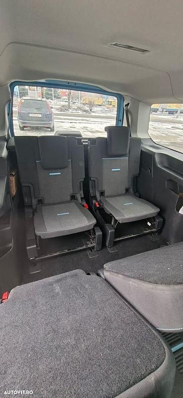 Second-hand Ford Tourneo Connect Titanium 122 CP (89 kW) 2022 Culoarealbastru Monovolum