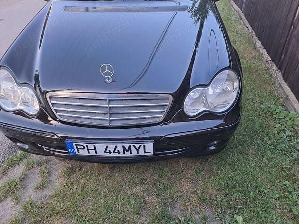 Utilizat 2004 Mercedes 220 Berlinǎ | 2.200 EUR - Imagine 1/4