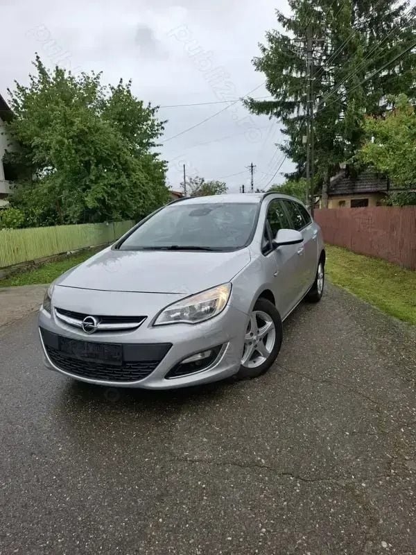 Utilizat 2013 Opel Astra Hatchback | 4.000 EUR (Preț OK) - Imagine 1/4