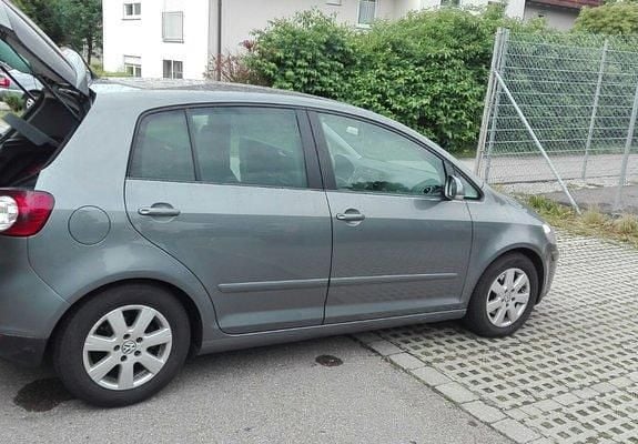 Second-hand VW Golf IV 140 CP (102 kW) 2005 Gri Berlinǎ