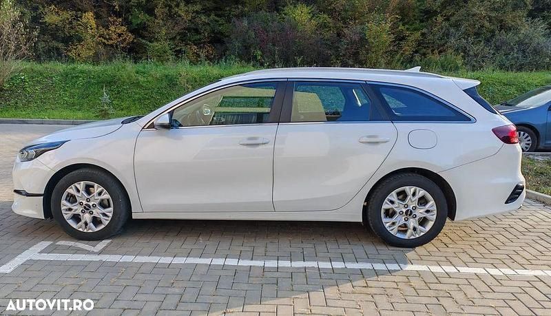 Second-hand Kia Ceed 160 CP (117 kW) 2021 Culoarealb Hatchback