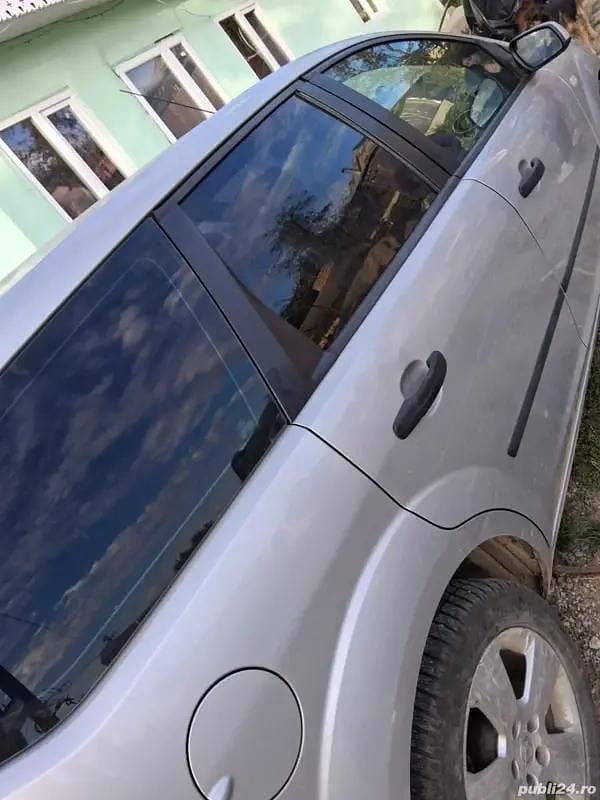 Utilizat 2005 Ford Focus Berlinǎ | 1.000 EUR - Imagine 1/4