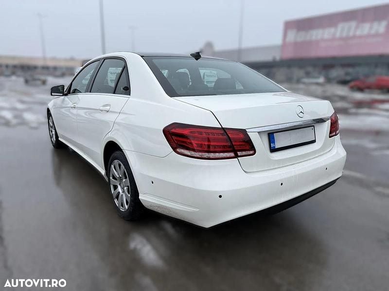 Second-hand Mercedes E200 Edition 136 CP (100 kW) 2014 Culoarealb Berlinǎ
