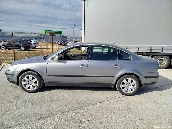 Second-hand VW Passat 131 CP (96 kW) 2004 Berlinǎ