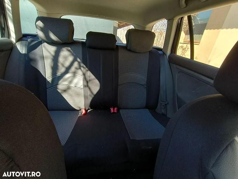 Second-hand VW Golf V Sportline 105 CP (77 kW) 2009 Culoarenegru Break