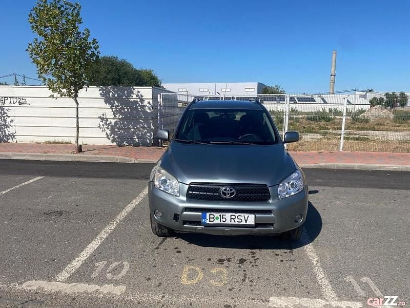 Verde Utilizat 2007 Toyota RAV4 SUV | 3.200 EUR (Preț OK) - Imagine 1/4