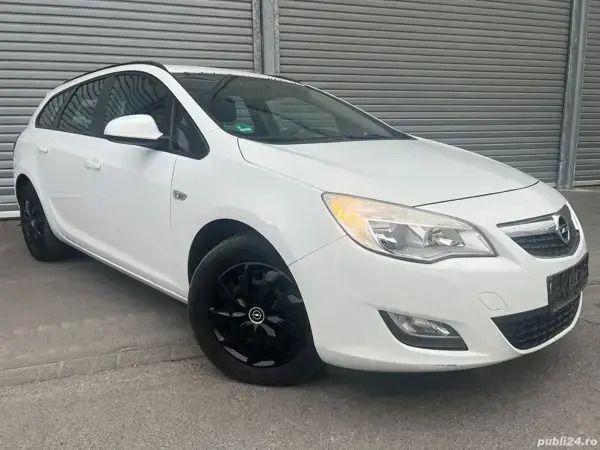 Utilizat 2011 Opel Astra Break | 3.900 EUR (Preț OK) - Imagine 1/4