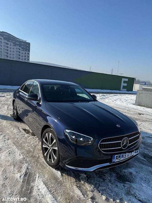 Second-hand Mercedes E300 211 CP (155 kW) 2022 Culoarealbastru Berlinǎ
