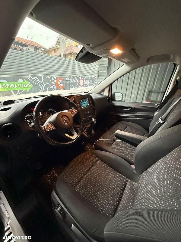 Culoarealb Utilizat 2020 Mercedes Vito Monovolum | 22.500 EUR (Super Preț) - Imagine 1/4