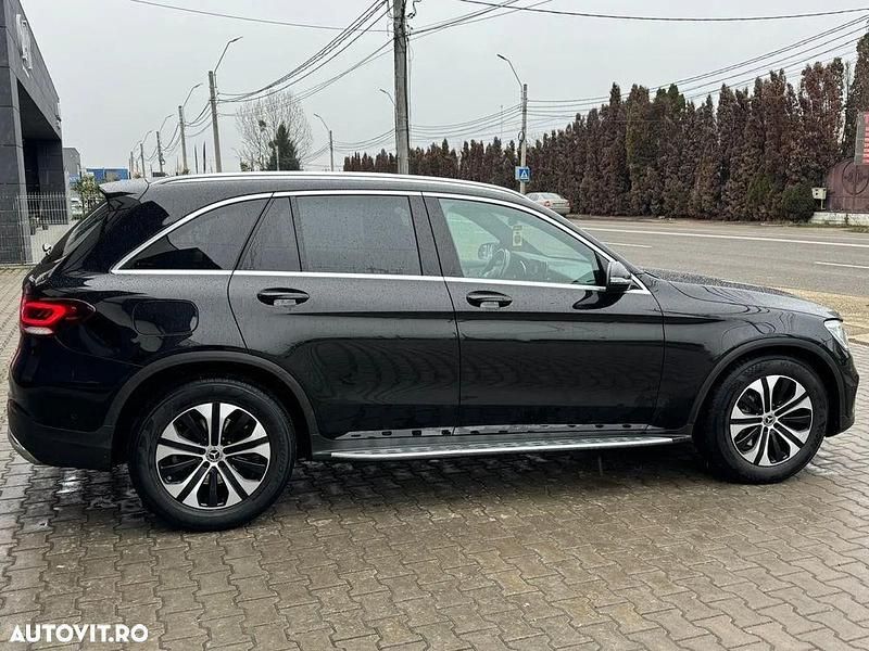 Second-hand Mercedes GLC220 Exclusive 194 CP (142 kW) 2020 Culoarenegru SUV