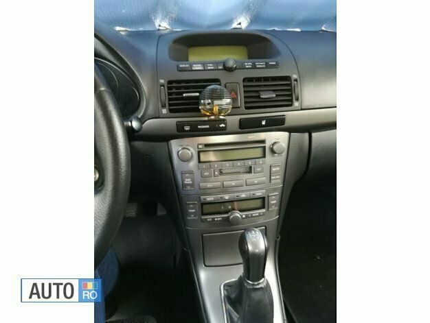 Second-hand Toyota Avensis 116 CP (85 kW) 2005 Albastru marin Berlinǎ