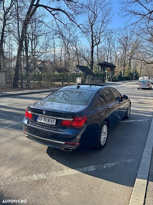 Second-hand BMW 740 Comfort Edition 313 CP (230 kW) 2014 Albastru Berlinǎ