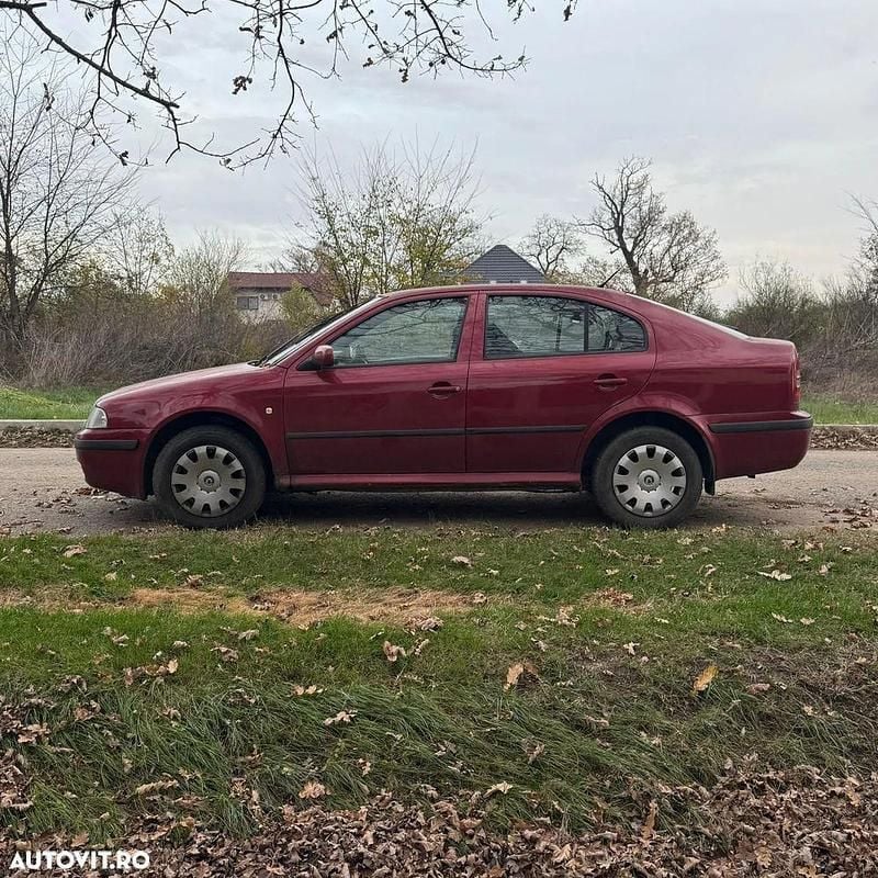 Culoarerosu Utilizat 2005 Skoda Octavia Tour Berlinǎ | 850 EUR (Super Preț) - Imagine 1/4