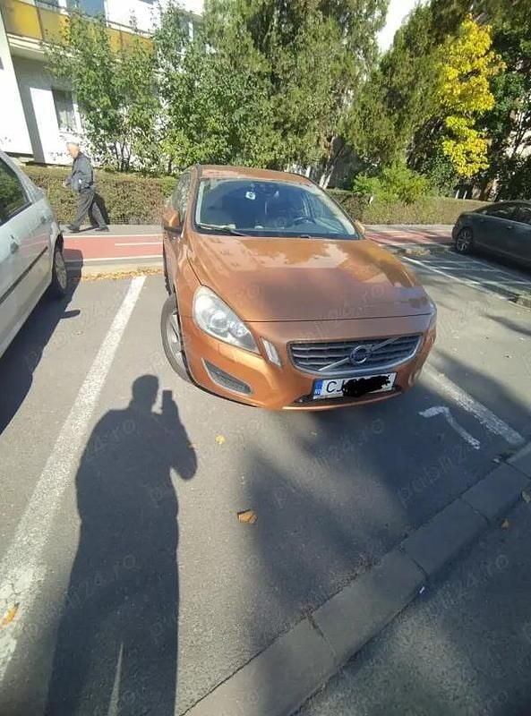 Portocaliu Utilizat 2011 Volvo V60 Break | 6.800 EUR (Super Preț) - Imagine 1/4