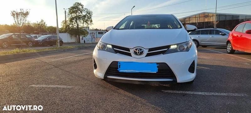 Culoarealb Utilizat 2013 Toyota Auris Hatchback | 5.700 EUR (Preț bun) - Imagine 1/4