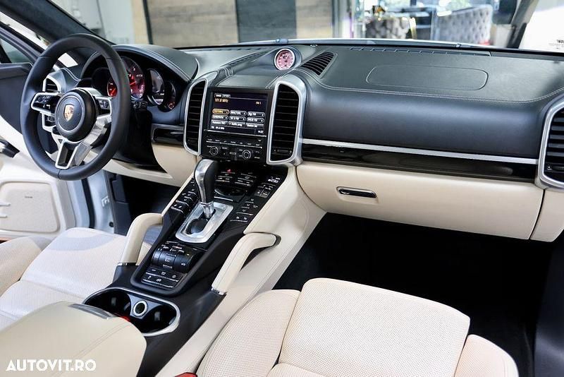 Second-hand Porsche Cayenne 440 CP (323 kW) 2015 Culoarealb SUV