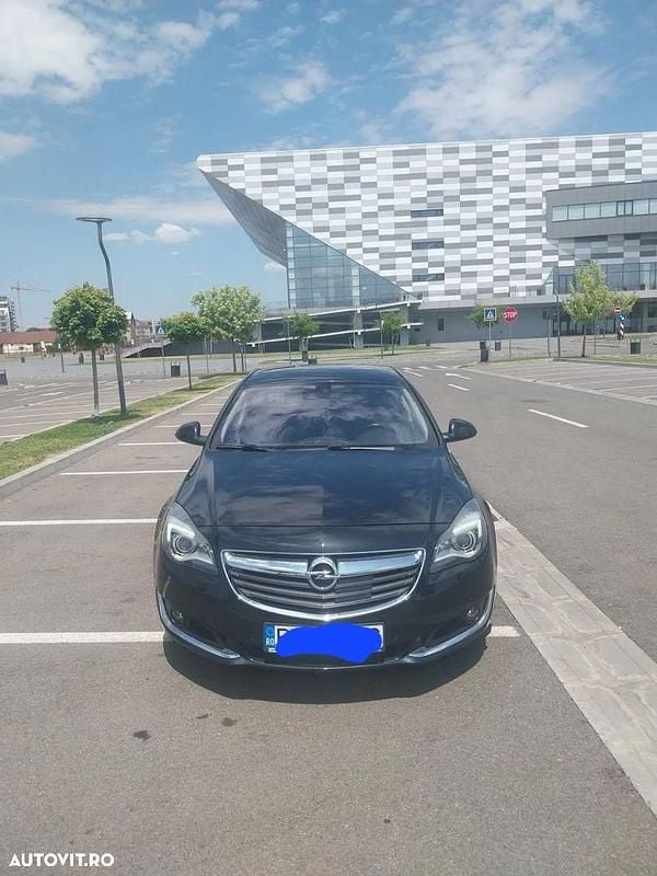 Culoarenegru Utilizat 2016 Opel Insignia Hatchback | 8.900 EUR (Preț OK) - Imagine 1/4