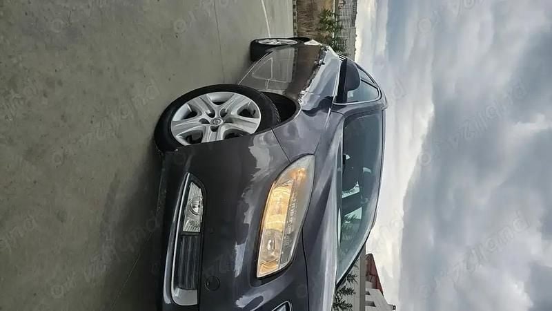 Gri Utilizat 2011 Opel Insignia Hatchback | 3.900 EUR (Preț bun) - Imagine 1/4