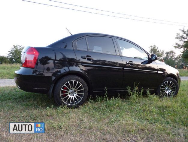 Second-hand Hyundai Accent 110 CP (80 kW) 2008 Negru Berlinǎ
