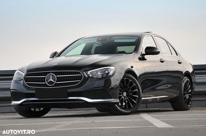 Culoarenegru Second-hand 2022 Mercedes E300 Avantgarde Berlinǎ | 35.990 EUR (Super Preț) - Imagine 1/4