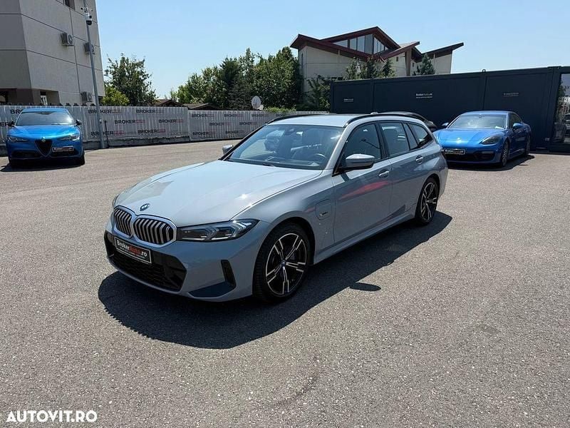 Gri Utilizat 2023 BMW 330e M Sport Break | 40.656 EUR (Puțin scump) - Imagine 1/4