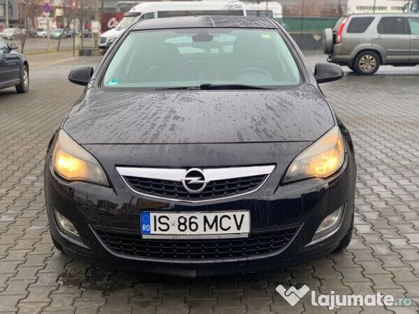 Utilizat 2010 Opel Astra Hatchback | 2.950 EUR (Preț bun) - Imagine 1/4