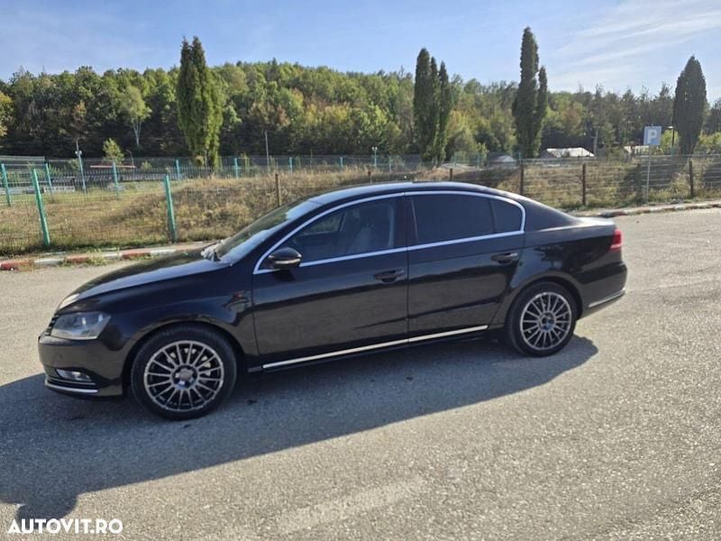 Culoarenegru Utilizat 2011 VW Passat Highline Berlinǎ | 6.100 EUR (Preț bun) - Imagine 1/4