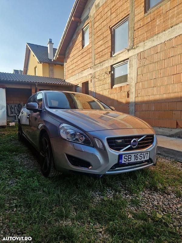 Culoareargint Utilizat 2013 Volvo V60 Momentum Break | 9.200 EUR (Super Preț) - Imagine 1/4