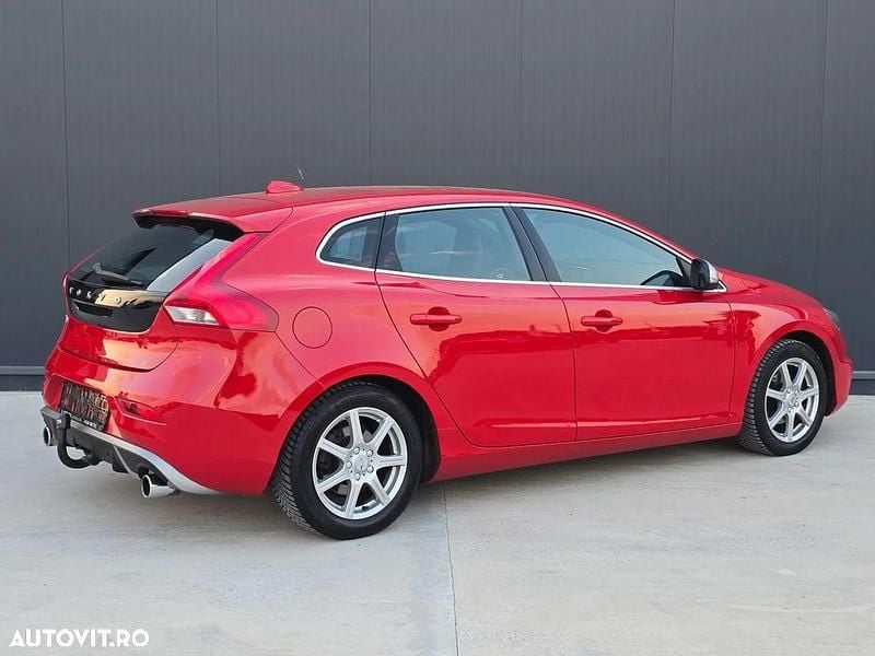 Second-hand Volvo V40 R-Design 120 CP (88 kW) 2016 Rosu Break