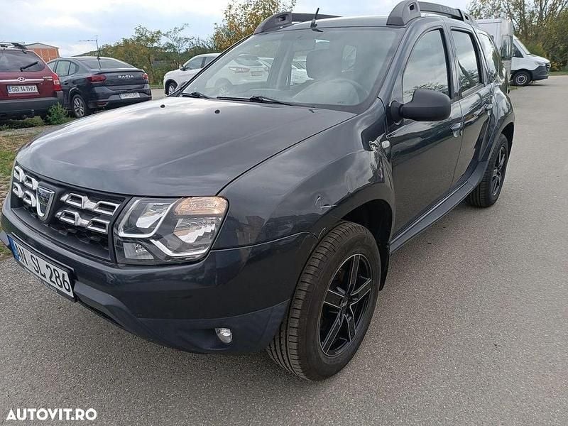 Gri Second-hand 2015 Dacia Duster Lauréate SUV | 8.190 EUR (Preț bun) - Imagine 1/4