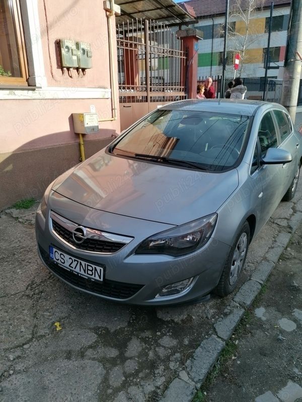 Utilizat 2012 Opel Astra Hatchback | 5.200 EUR (Preț OK) - Imagine 1/4