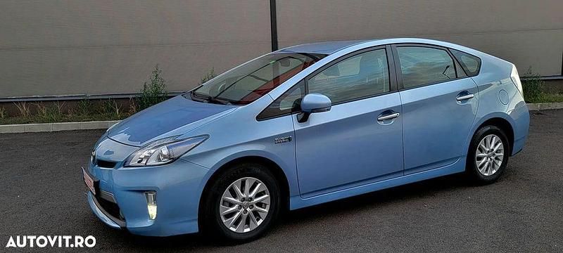 Culoarealbastru Utilizat 2013 Toyota Prius Plug-in Hybrid Hatchback | 8.990 EUR - Imagine 1/4