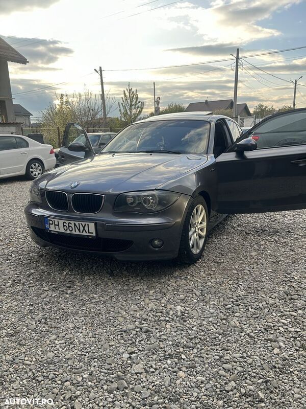 Gri Utilizat 2005 BMW 120 Hatchback | 4.350 EUR (Scump) - Imagine 1/4