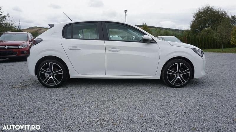 Second-hand Peugeot 208 GT 102 CP (75 kW) 2020 Culoarealb Hatchback
