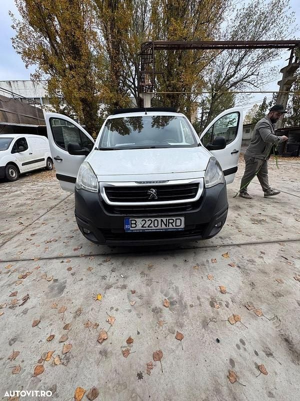 Culoarealb Utilizat 2017 Peugeot Partner Van | 4.250 EUR (Super Preț) - Imagine 1/4