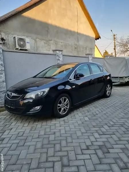 Second-hand Opel Astra 140 CP (102 kW) 2011 Berlinǎ