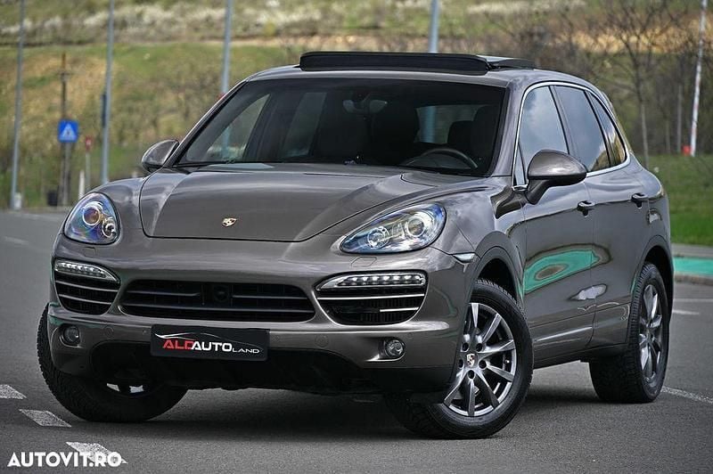 Maro Utilizat 2012 Porsche Cayenne SUV | 22.000 EUR (Preț OK) - Imagine 1/4