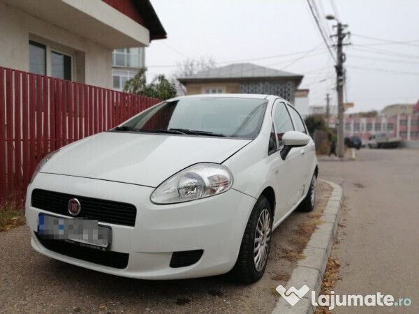 Alb Utilizat 2011 Fiat Grande Punto Hatchback | 2.500 EUR - Imagine 1/4