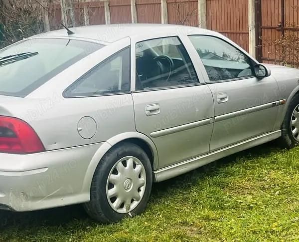 Second-hand Opel Vectra 92 CP (67 kW) 2000 Berlinǎ