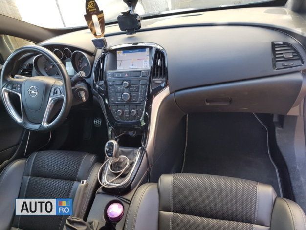 Second-hand Opel Astra OPC 280 CP (205 kW) 2014 Albastru Coupe