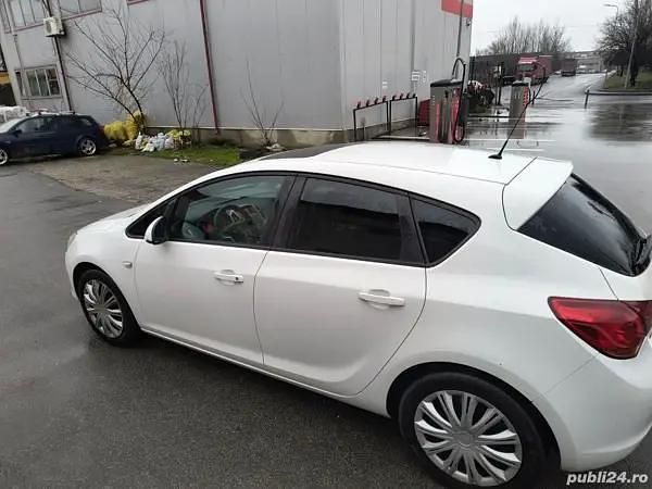 Second-hand Opel Astra 120 CP (88 kW) 2011 Hatchback