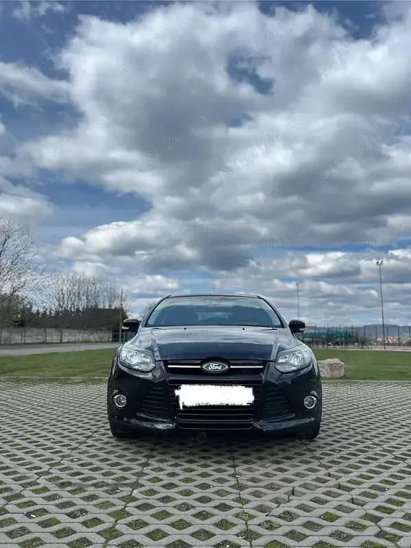 Negru Second-hand 2011 Ford Focus Titanium Hatchback | 3.500 EUR (Preț OK) - Imagine 1/4