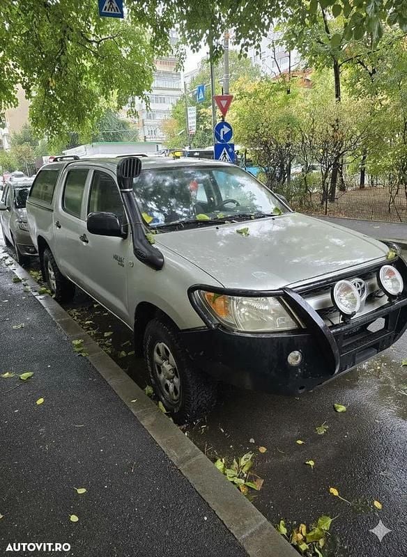 Culoareargint Utilizat 2006 Toyota HiLux Pickup | 8.500 EUR (Preț bun) - Imagine 1/4